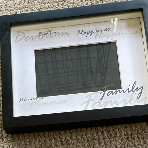 Lot of 2 Wooden Picture Frames - Picture 2 of 8